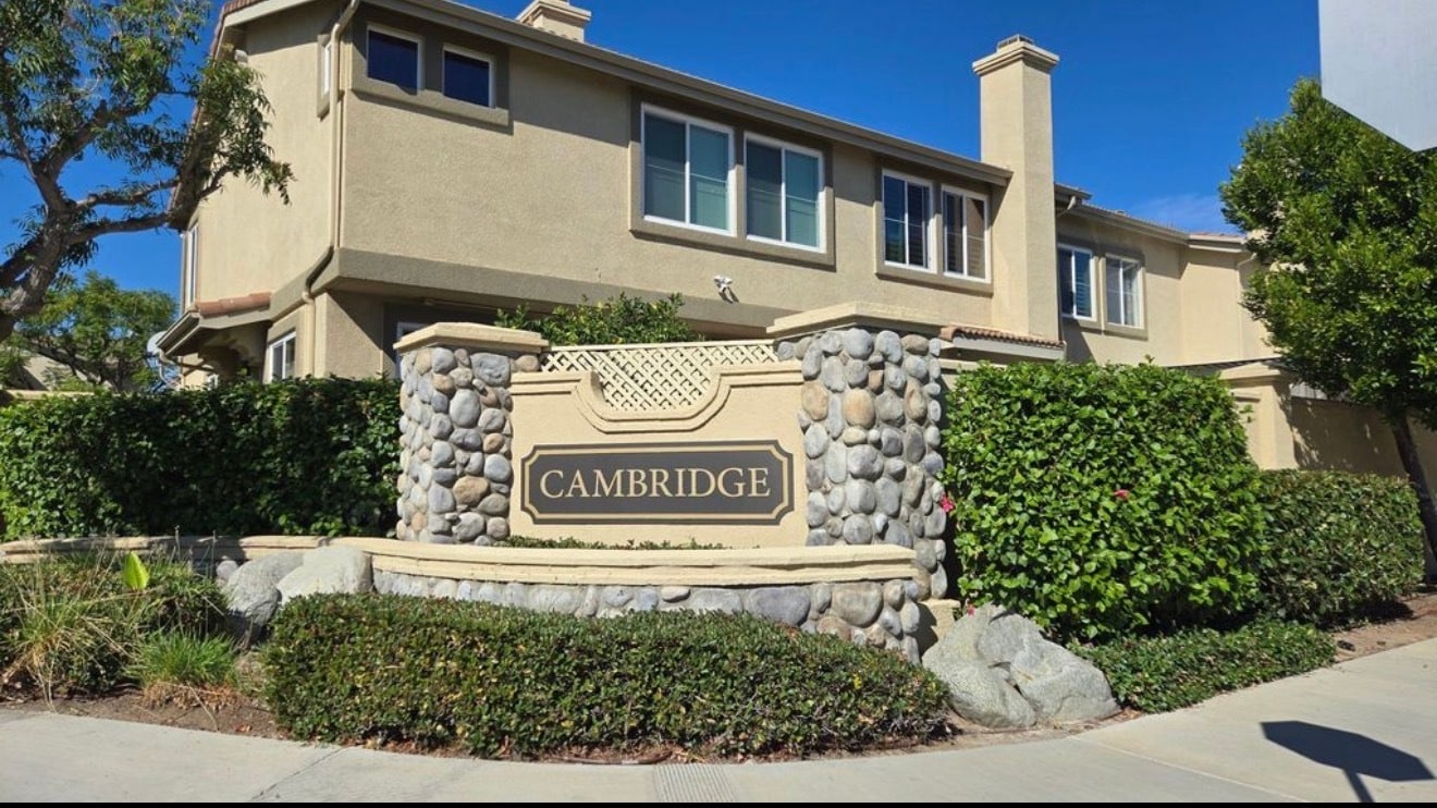 Photo - 401 N Cotswolds Ln