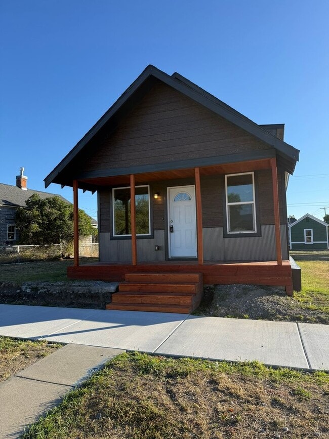 Photo - 104 N K St