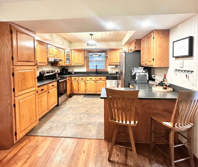 Photo - 300 Harris Dr
