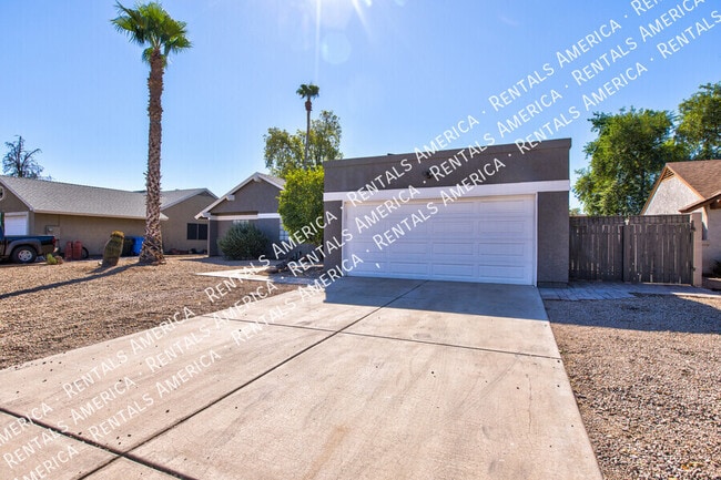 Photo - 819 W Ross Ave