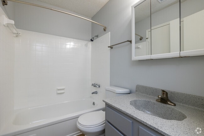 1BR, 1BA - 730 SF - Bathroom