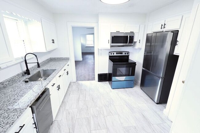 Photo - 1313 Coventry St