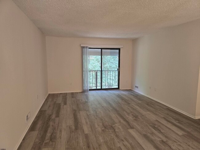 Photo - 128 Liberty Ct Unit 128