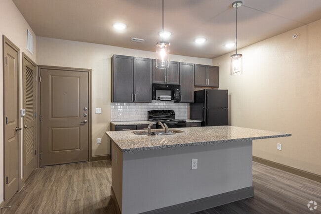 2BR, 2BA - 949SF - Kitchen