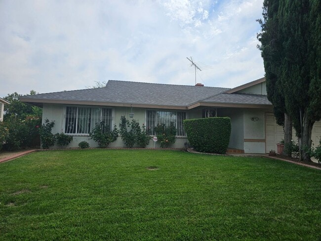Lovely Pool Home In Loma Linda Community -... - Lovely Pool Home In Loma Linda Community -...