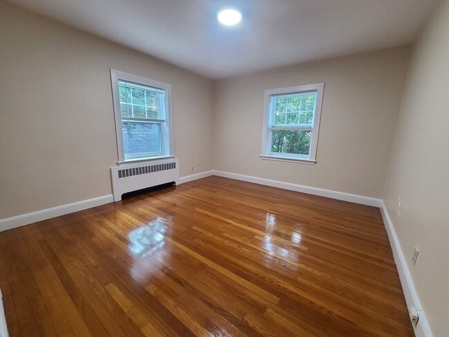 Building Photo - 445 Newport Ave Unit 2 Rental