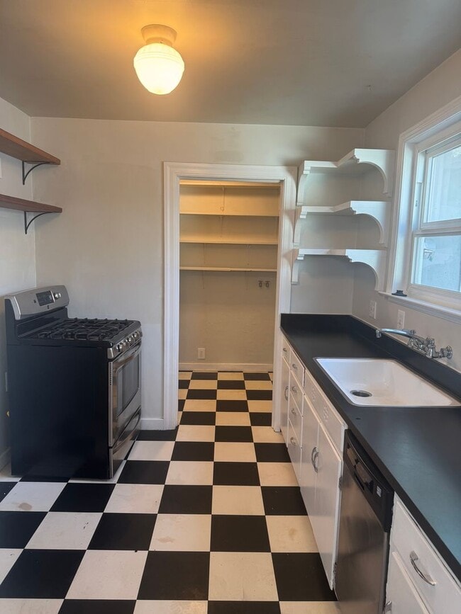 Photo - 2572 Russell St Unit A