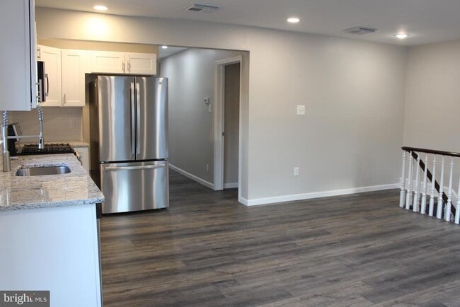 Photo - 34 Delsea Dr S