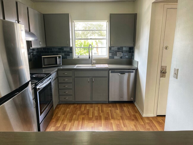 Building Photo - 2846 Somerset Park Dr Unit 201 Rental