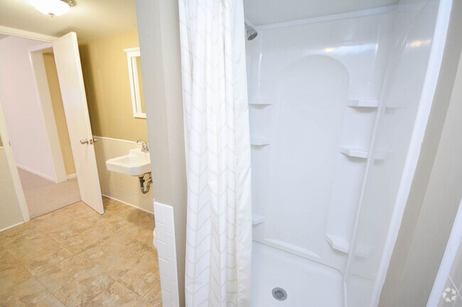 Building Photo - Gorgeous NE Rochester home with TONS of sp...