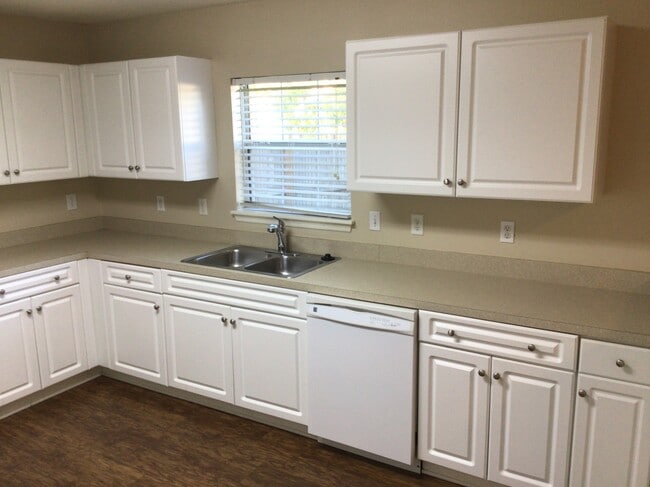 Photo - 103 Lakewood Dr