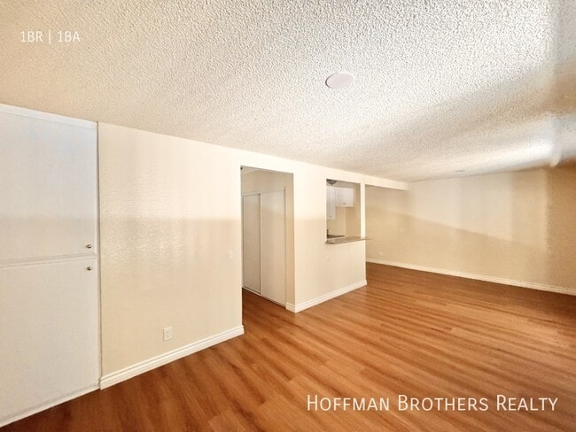 Photo - 6727 Woodley Ave Unidad 12