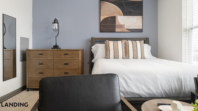 Building Photo - 302 13th St S