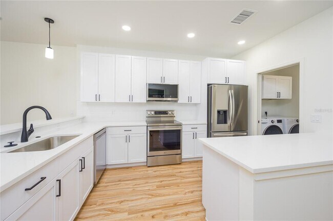 Photo - 419 SE 1st Ave Unidad 102