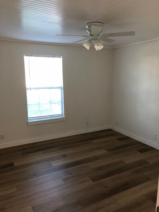 813 Fillmore St Rental House Rental in Mcgregor, TX