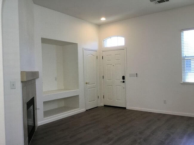 Photo - 637 W Fontaine Ln