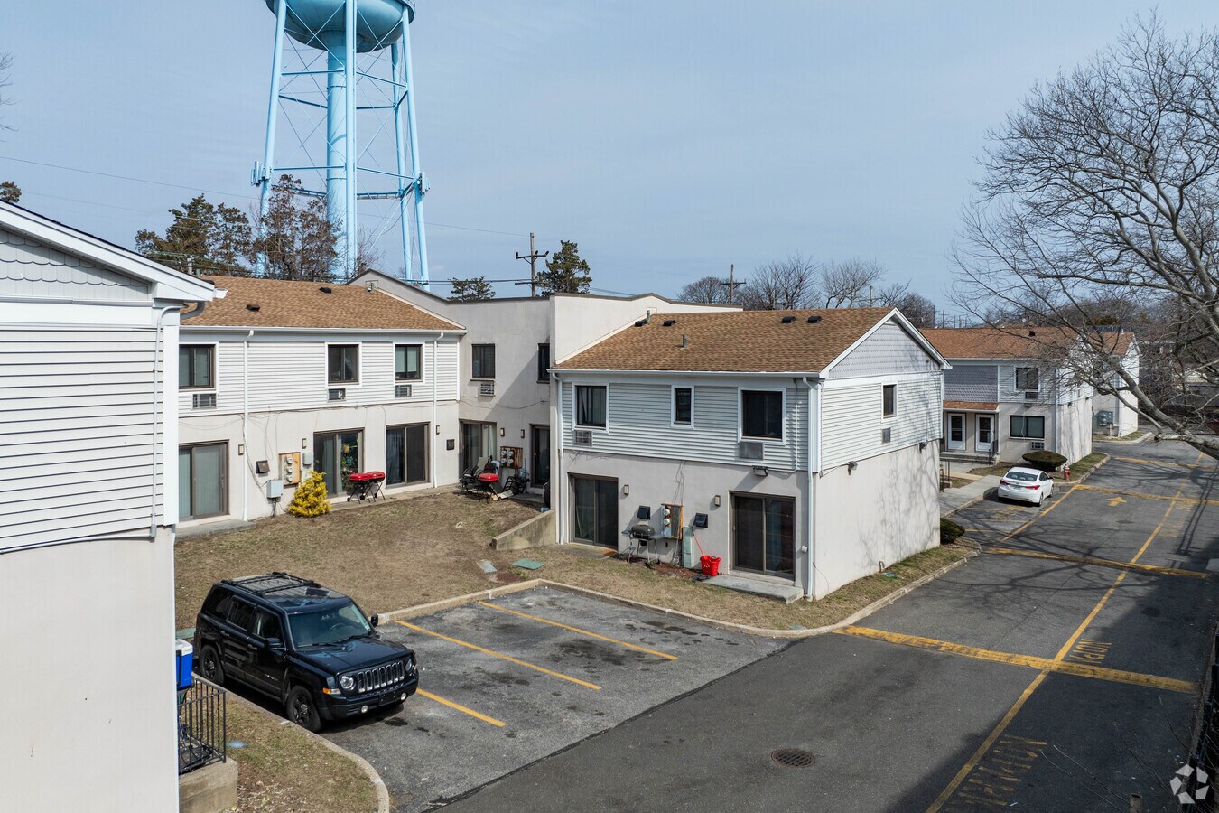 Photo - Clinton Court Apartments