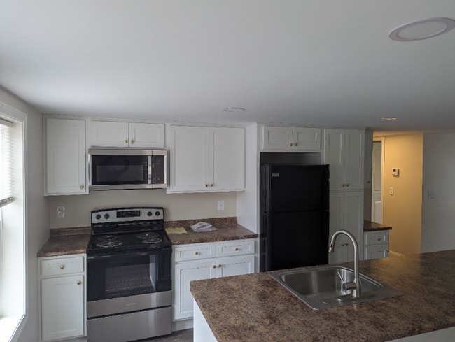 Building Photo - 240 S Barnstead Rd Rental