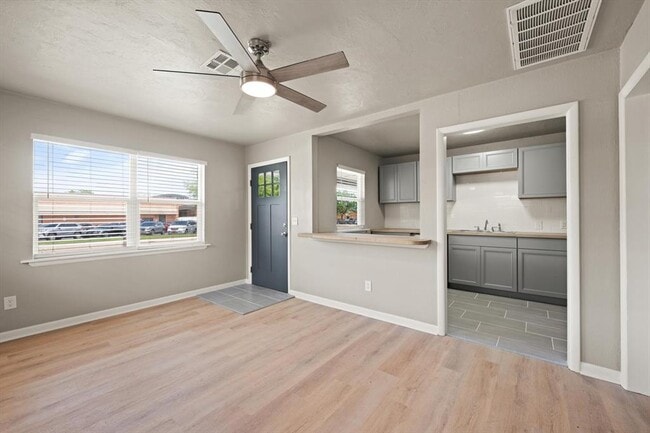 Photo - 918 E Wayne St