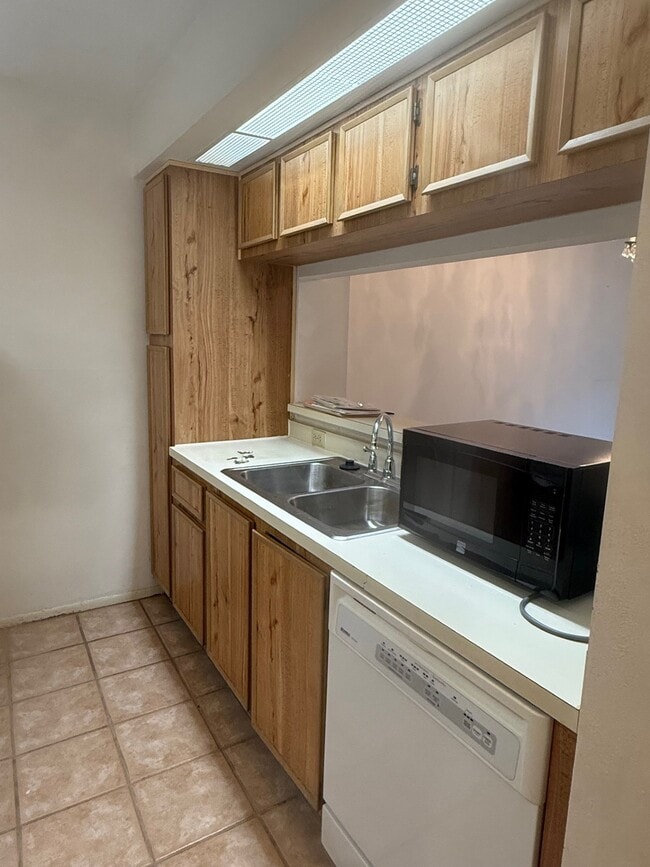 Kitchen - 4207 Winding Moss Trl Unit 104