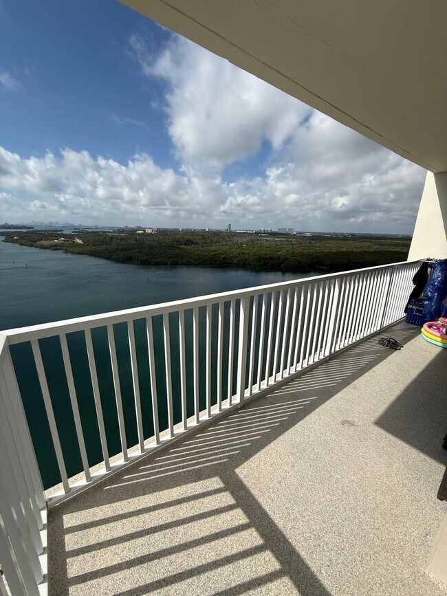 Photo - 300 Bayview Dr