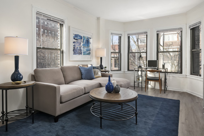 515 W. Briar - 1 BD Living Room - 515 W. Briar Rental