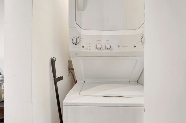 Photo - 1156 W Cornelia Ave Unit 3