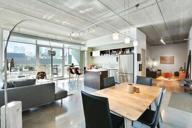 Building Photo - 345 N 6th Ave