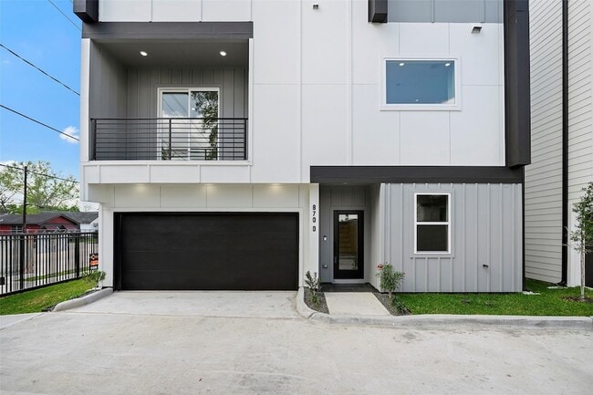 Photo - 870 W Little York Rd