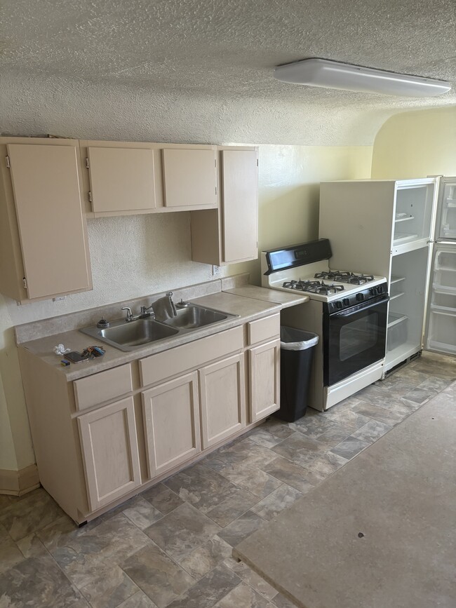 Kitchen - 835 Humboldt Pky Unit Apt. 3B
