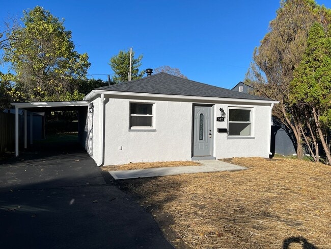 Building Photo - **REMODELED 2-BEDROOM HOME w/ CARPORT IN B...