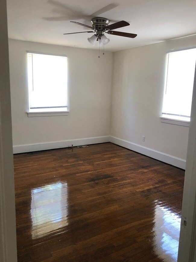 Photo - Adorable 3 bdrm/1.5 bath Home on a Corner ...