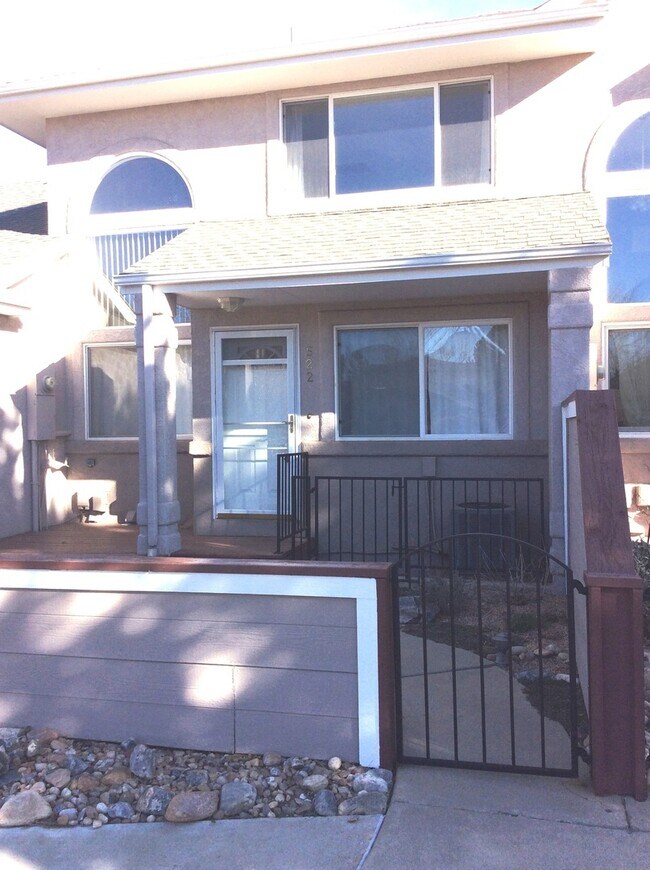 Beautiful Louisville Townhome on the Green... - Beautiful Louisville Townhome on the Green...