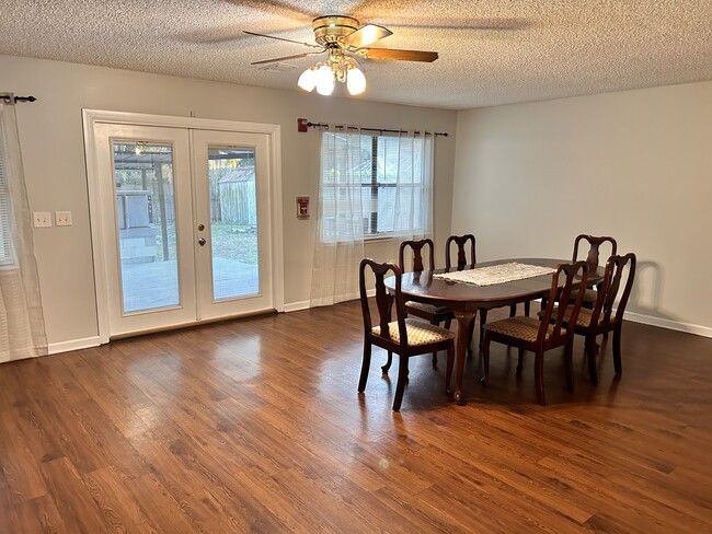 Photo - 4294 Tanglewilde Dr S