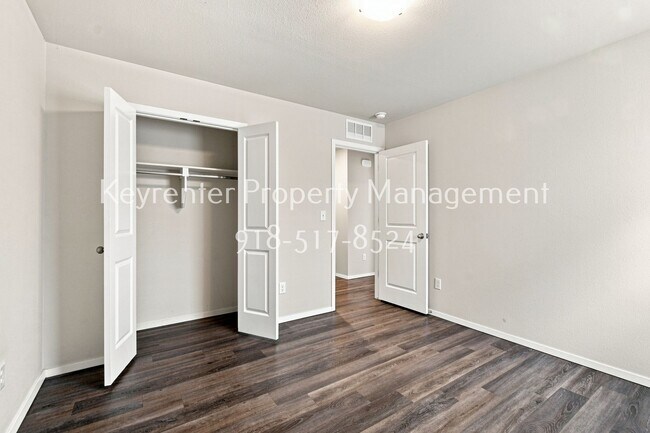 Photo - 6303 E 123rd St S