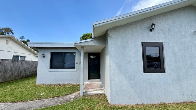 Building Photo - 4729 Myrtle Ln