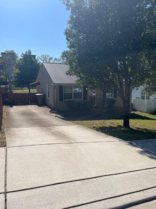 Photo - Charming 2 Bed, 1 Bath Nashville Rental - ...