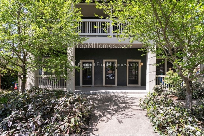 Building Photo - Charming Two Bedroom, One Bath in Mt Tabor! Unit 2367 SE 60th Avenue