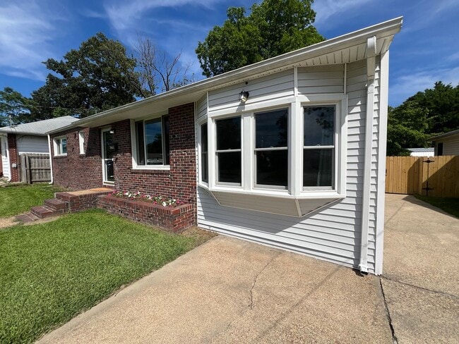 Building Photo - Mid - Century Modern Dream!   WILLOW TERRACE