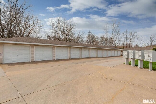 Photo - 4600 Grand Ave Unidad c6