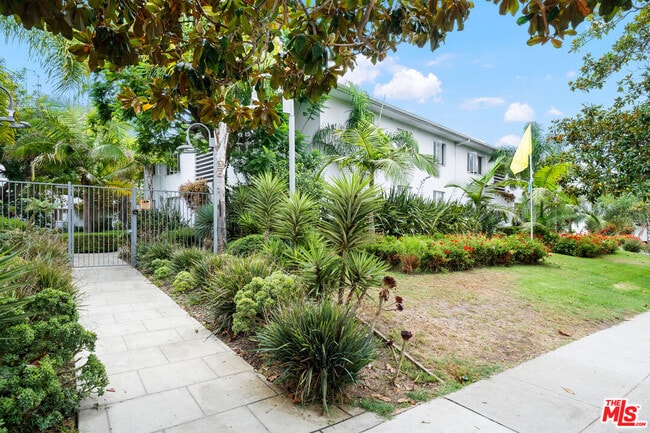 Photo - 130 San Vicente Blvd