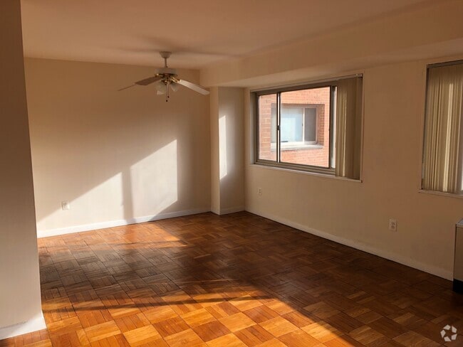 Building Photo - 3900 Tunlaw Rd NW Unit 202 Rental