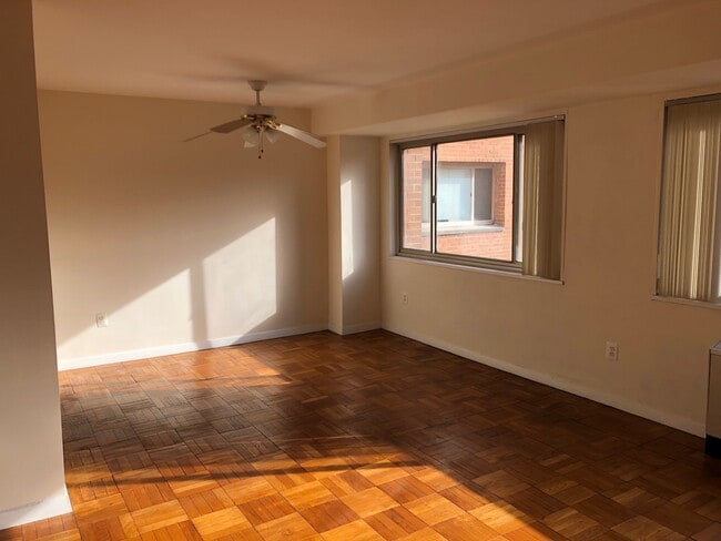 Building Photo - 3900 Tunlaw Rd NW Unit 202 Rental