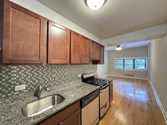 Photo - 1524 N Dearborn Pky Unit 4A