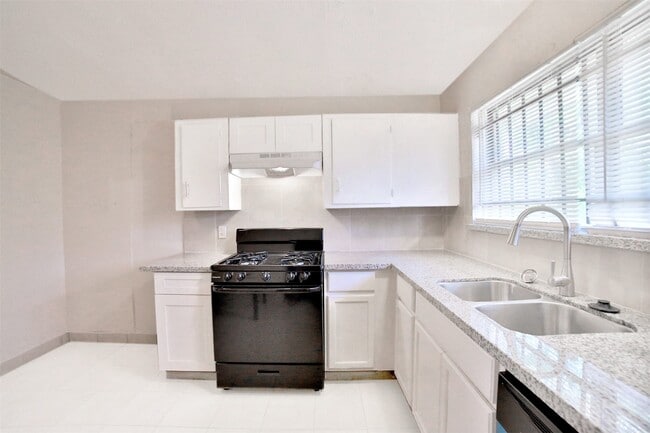 Building Photo - 4326 Tareyton Ln Rental