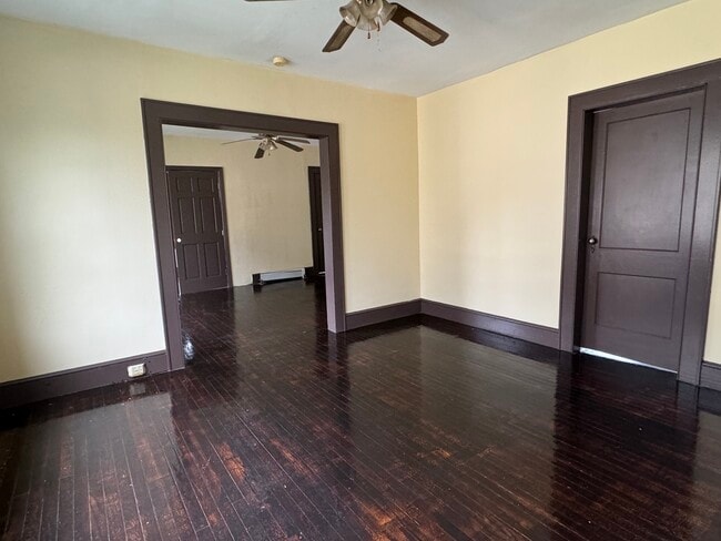 Comedor - 2436 E Main St Unidad 2436 E Main Street