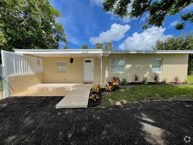 Building Photo - 1809 NW 13th Ct Rental