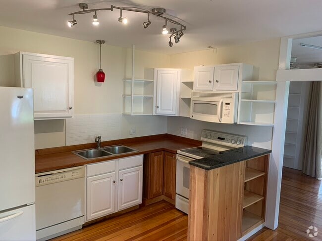 Building Photo - 20 Baker Ave Unit 20 Baker Ave upstairs Rental