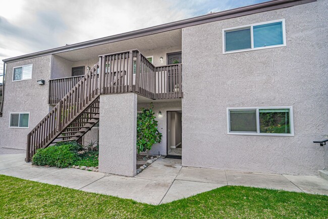 Cozy 2-Bedroom Condo in Canyon Country! - Cozy 2-Bedroom Condo in Canyon Country!