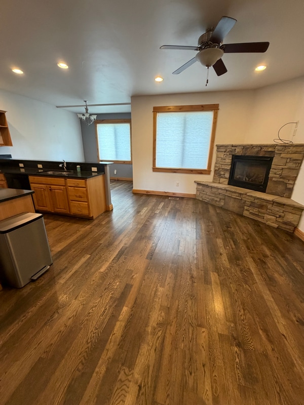 Photo - 905 Saxon Way